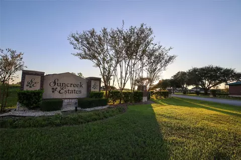 1002 Cross Timbers Dr, Rosharon, TX 77583