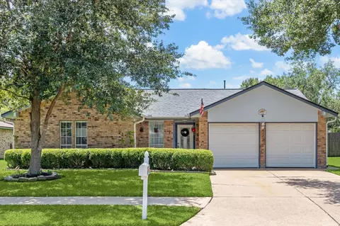 1926 Meadow Creek Dr, Pearland, TX 77581