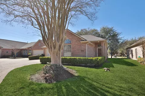 827 Apple Blossom Dr, Pearland, TX 77584