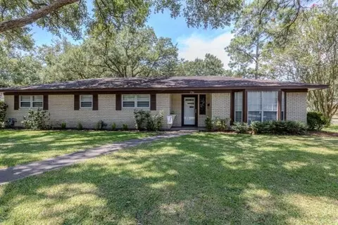 1700 Mustang Ave, Bay City, TX 77414