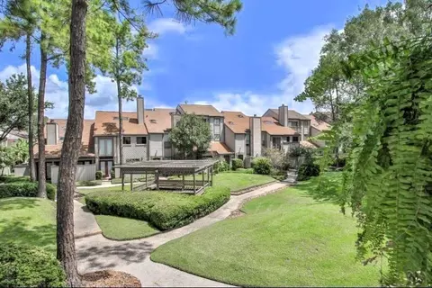 1089 Country Place Dr, Houston, TX 77079
