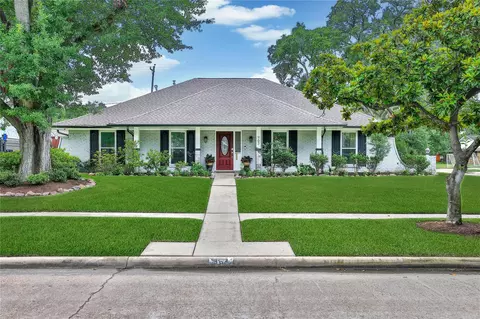 963 Thornton Rd, Houston, TX 77018