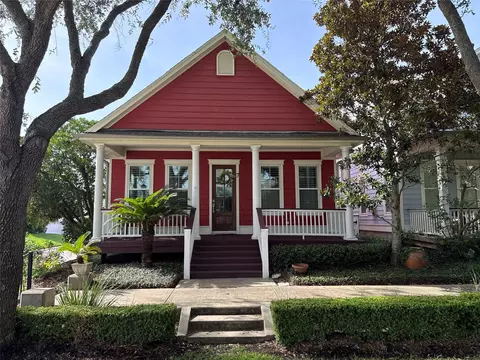 7 Latitude Ln, Galveston, TX 77554