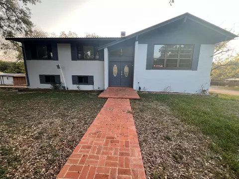 465 N Horton St, La Grange, TX 78945