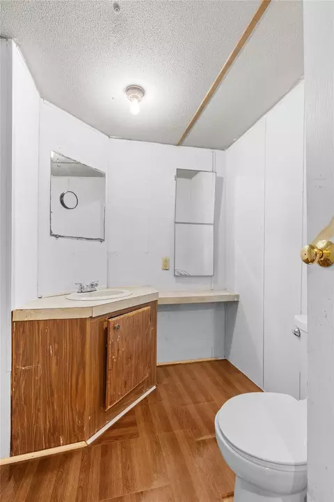 Bath - 370 Lakeside Cir, Trinity, TX 75862 photo 1 of 2