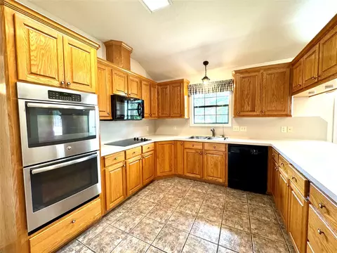 Kitchen - 20 Shallow Spgs, Trinity, TX 75862 photo 5 of 6