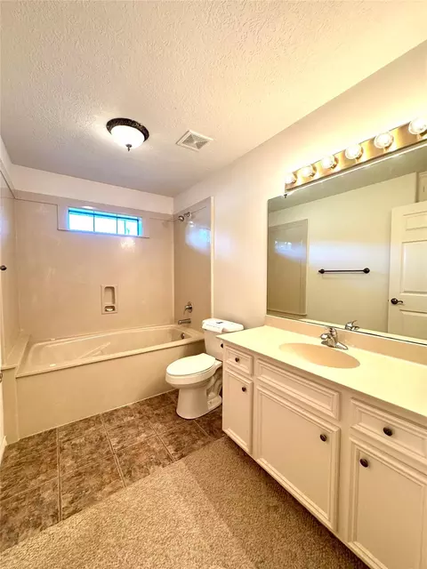 Bath - 20 Shallow Spgs, Trinity, TX 75862 photo 2 of 3