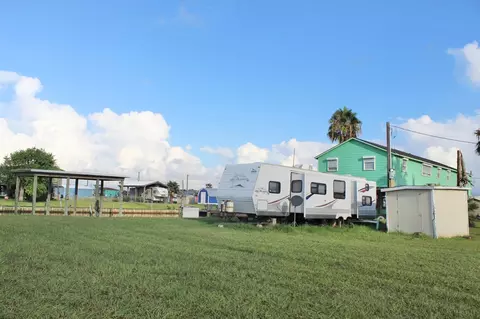 1842 Hall Ave, Sargent, TX 77414