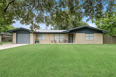15366 Jackie Rd, Hamshire, TX 77622