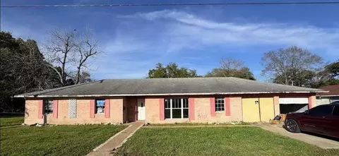 3200 4th Ave, Port Arthur, TX 77642
