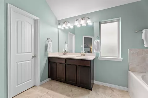 Bath - 4480 Lone Alcove Dr, Spring, TX 77386 photo 2 of 3