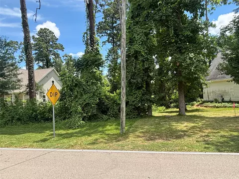 8 Cole Brook Ln, Conroe, TX 77304 photo 2
