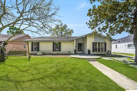 6215 Queensloch Dr, Houston, TX 77096
