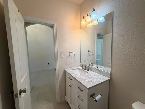 Bath - 920 Arvada Dr, Leander, TX 78641 photo 6 of 7