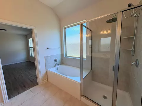 Bath - 920 Arvada Dr, Leander, TX 78641 photo 2 of 7