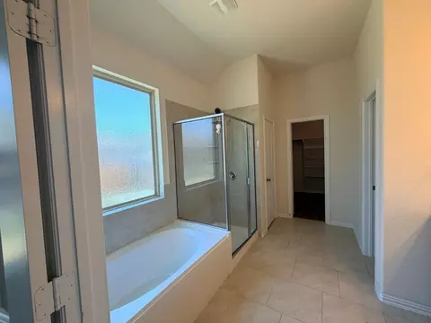 Bath - 920 Arvada Dr, Leander, TX 78641 photo 5 of 7