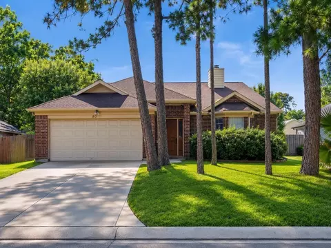 80 Laughing Brook Ct, The Woodlands, TX 77380