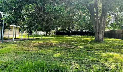 211 Hickory St, Sweeny, TX 77480