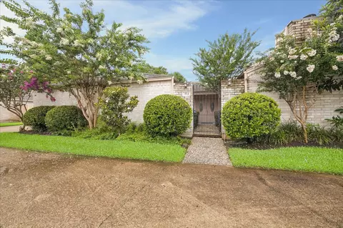 1534 Beaconshire Rd, Houston, TX 77077