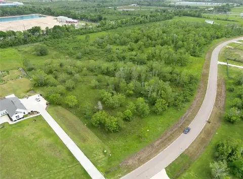 22603 Chenango Lake Dr, Angleton, TX 77515