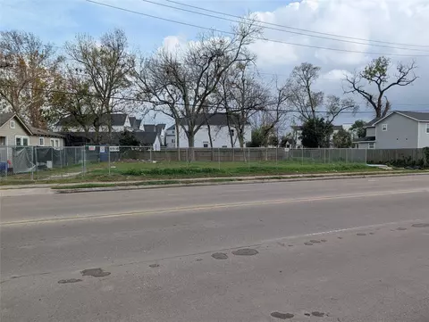 8506 N Main St, Houston, TX 77022
