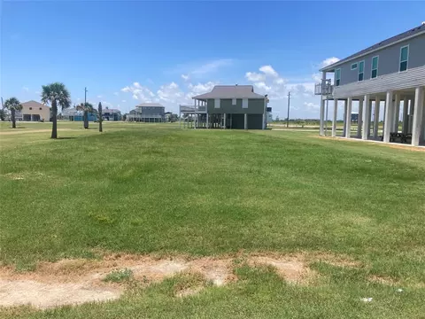817 Casa Dr, Crystal Beach, TX 77650