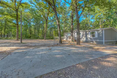 767 Windwood Dr, Livingston, TX 77351