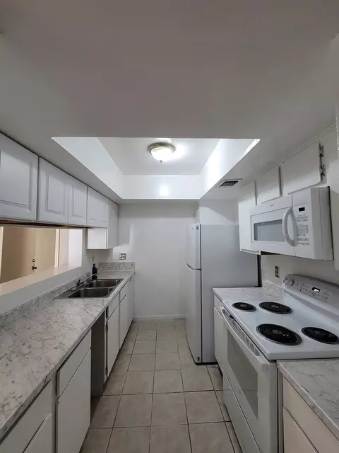 2814 S Bartell Dr #10, Houston, TX 77054