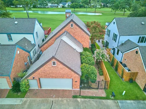 7631 Ameswood Rd, Houston, TX 77095