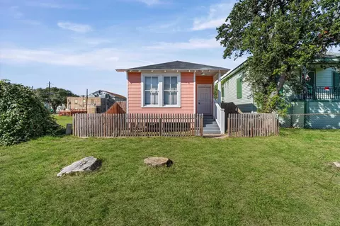 2818 Avenue M 12, Galveston, TX 77550