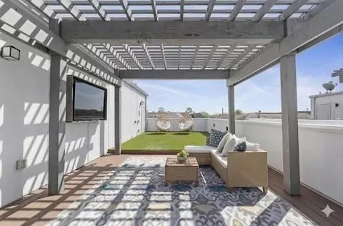 1144 W 17th St, Houston, TX 77008