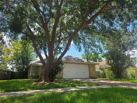 14139 Clear Forest Dr, Sugar Land, TX 77498