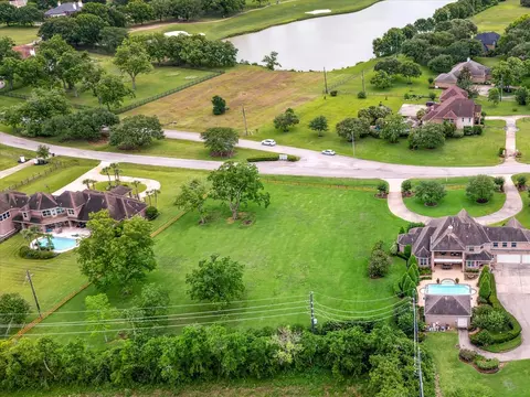 4911 Shiloh Lake Dr, Richmond, TX 77407