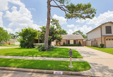 8638 Lake Crystal Dr, Houston, TX 77095