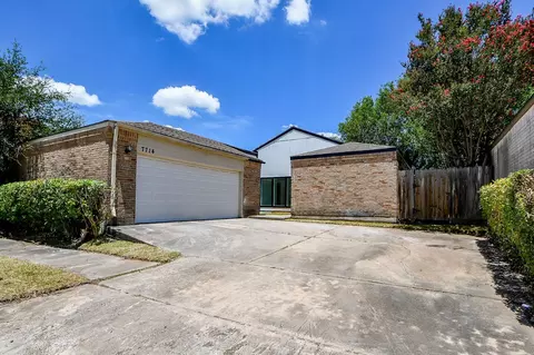 7714 Teal Run Dr, Houston, TX 77071