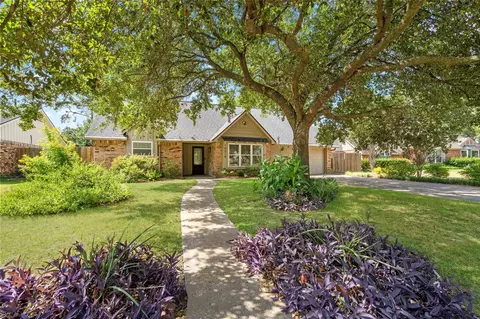 10519 Londonderry Dr, Houston, TX 77043
