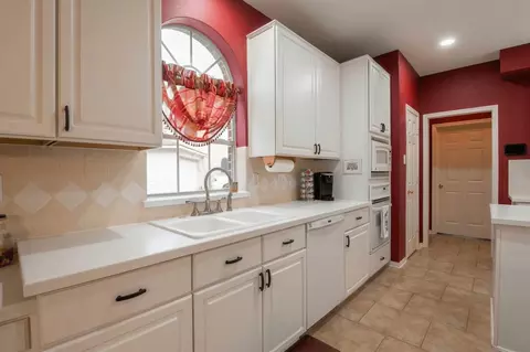 Kitchen - 20423 Forest Dr, Spring, TX 77388 photo 6 of 8