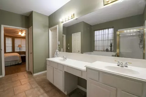 Bath - 20423 Forest Dr, Spring, TX 77388 photo 2 of 5