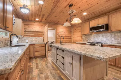 Kitchen - 250 Red Bird Ln, Trinity, TX 75862 photo 3 of 4