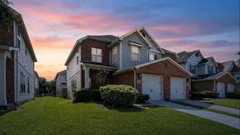 8011 Fisher Glen Ln, Houston, TX 77072
