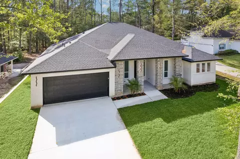 2405 W Green Briar Dr, Huntsville, TX 77340