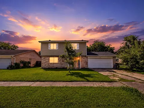 214 Brookdale Dr, League City, TX 77573