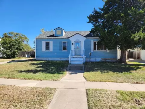 1112 Charles St, Pampa, TX 79065
