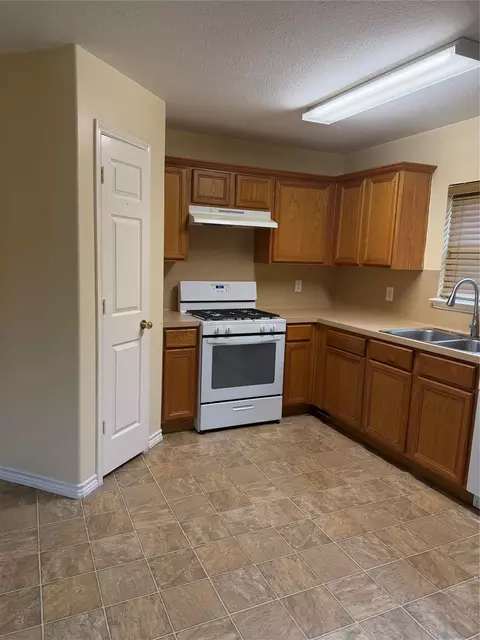 Kitchen - 3031 Peerless Pass Ct, Spring, TX 77373 photo 2 of 2