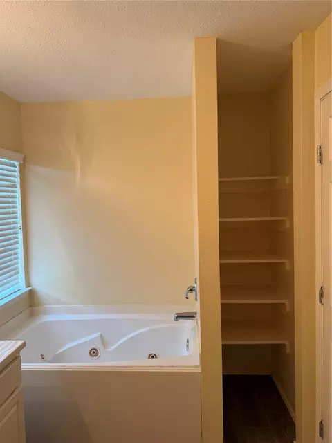 Bath - 3031 Peerless Pass Ct, Spring, TX 77373 photo 3 of 4