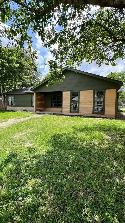 1604 Avenue P, Huntsville, TX 77340