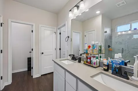 Bath - 716 Killam Dr, Temple, TX 76502 photo 3 of 3