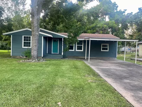 618 W Peach St, Angleton, TX 77515