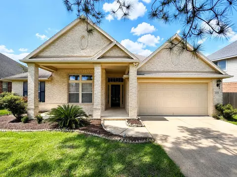 3043 Summercrest Dr, Pearland, TX 77584