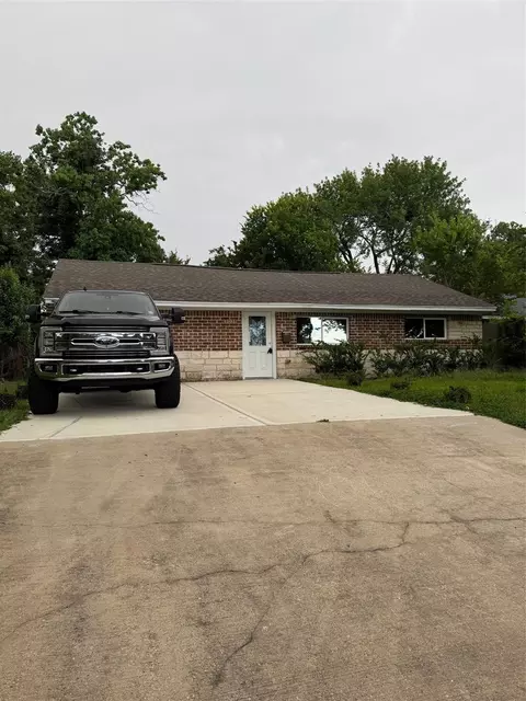 3031 Sunnydale Dr, Houston, TX 77051